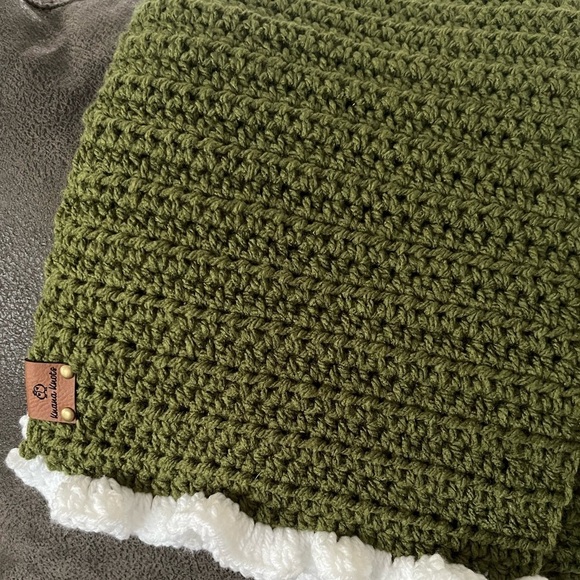 NWT KNANA KNOTS. Crochet scarf, forest green with white ruffle ends - Picture 3 of 3